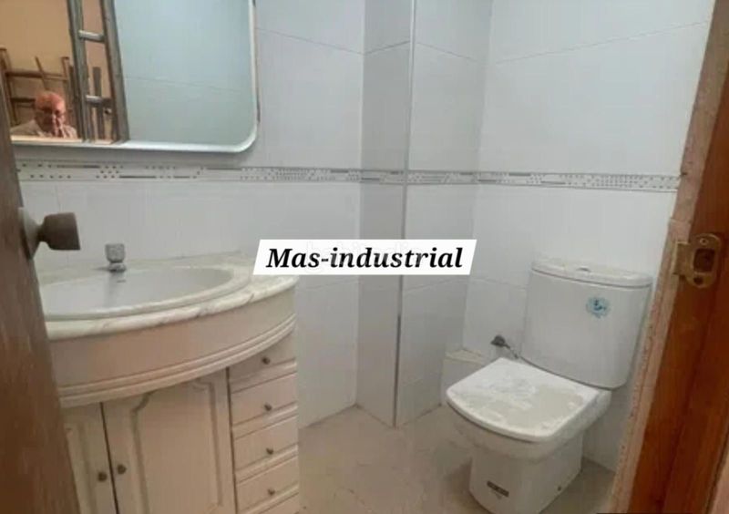 Foto a80cb698-20df-47cf-9da8-8c49485ff188. Nau industrial a Polígono del Aeropuerto Manises
