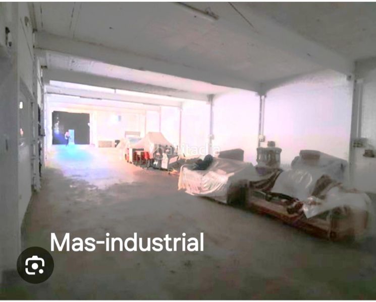 Foto f2f25818-8556-4151-973a-97cb96726211. Nau industrial a Polígono del Aeropuerto Manises