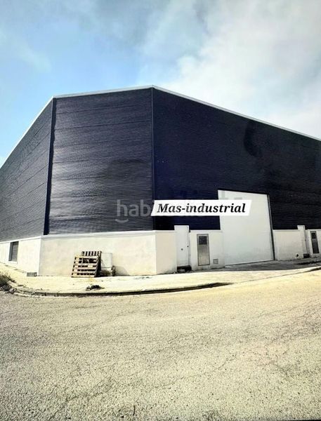 Foto aae24127-00d4-4c70-b491-d4df2864aa57. Capannone industriale in Casco Antiguo Llíria