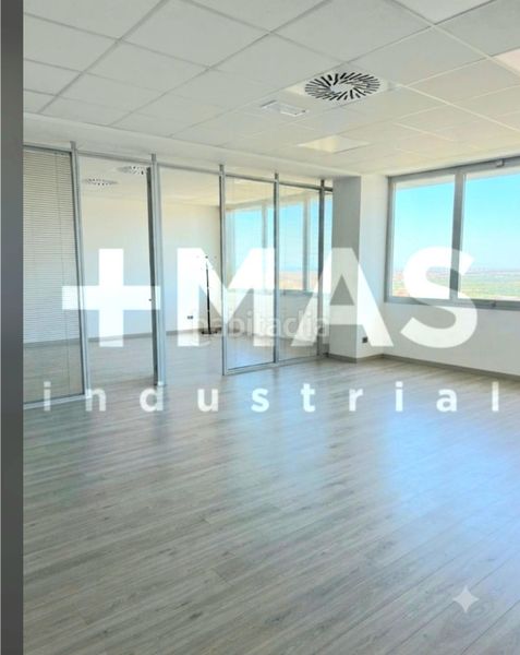Foto 7853203d-ceef-41eb-bc3c-8e730db894e2. Office space in Fuente del Jarro Paterna
