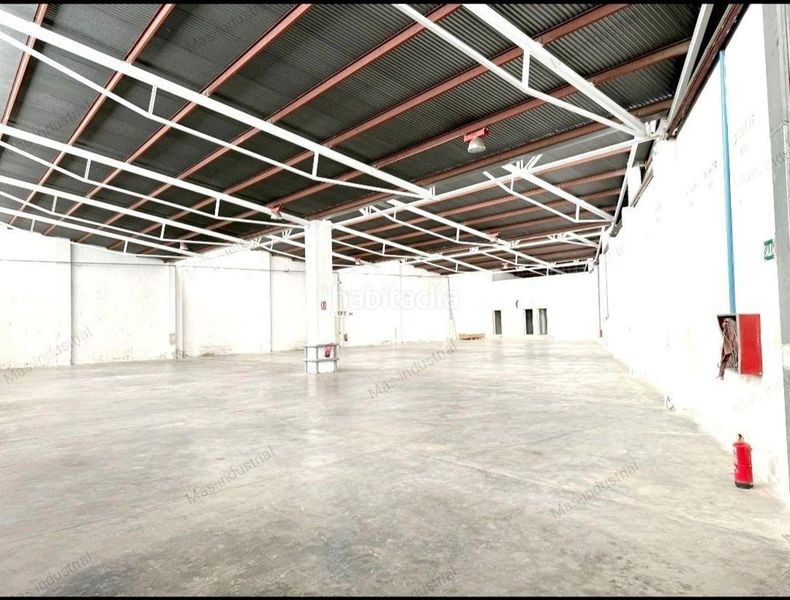 Foto e4a5281a-1ee4-4c78-947f-d1b98e6c2f8e. Rent industrial building in Fuente del Jarro Paterna