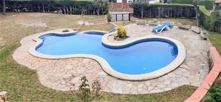 Xalet a Cabanyes-Mas Ambrós-Mas Pallí. Chalet a cuatro vientos en parcela de 1961 con piscina.