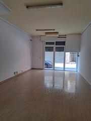 Lloguer Local Comercial a Centre-Cordelles. Local  de 61 m2 con aire acondicionado y persiana motorizada