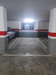 Aparcament cotxe a Centre-Cordelles. Pk grande para coche y moto.