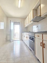 Appartement à Sant Ramón. Piso en zona policia local con balcón , ascensor y pk.