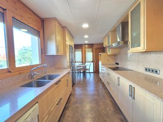 Chalet à Serraparera. Chalet a 4 vientos en serraparera