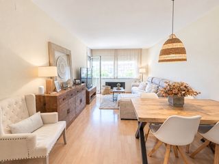 Penthouse in Centre-Cordelles. Precioso piso en zona cordellas con piscina comunitaria!!!