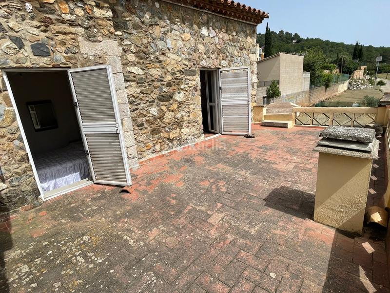 Foto 55c56b29-b47d-4555-a6d6-60b3e8d3a2c5. Masia amb xemeneia calefacció aparcament a Sant Daniel Girona