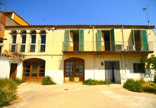 Country house in Carrer nou 2. Casa pairal en parcel·la residencial a sant pere pescador