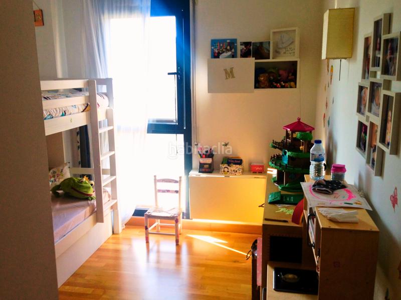 Foto 00a067c5-7b3d-4aeb-ad8d-d9d5d456c04e. Piso moderno de 2 habitaciones, parking y trastero en Girona