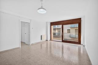 Rent Flat  Travessia de la creu. De temporada ideal para estudiantes