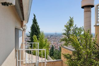 Chalet  Carrer d'aguilar. Chalet independiente con terraza y vistas panorámicas a barcelon