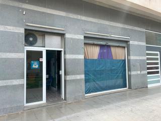Local Comercial a Passatge francesc pi i margall 2. Local con salida de humos