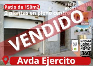 Casa a N/a. Casa en venta en centro, 8 dormitorios.