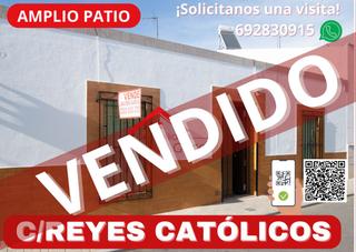 Casa a Calle reyes católicos 23. Casa en venta en pilar, 4 dormitorios.
