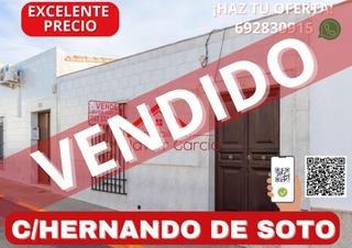 Casa a N/a. Casa en venta en pilar, 4 dormitorios.