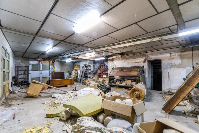 Foto b9e7e2e1-1dd5-40e9-9799-65f404631932. Fabrikhalle in Sant Llorenç Savall