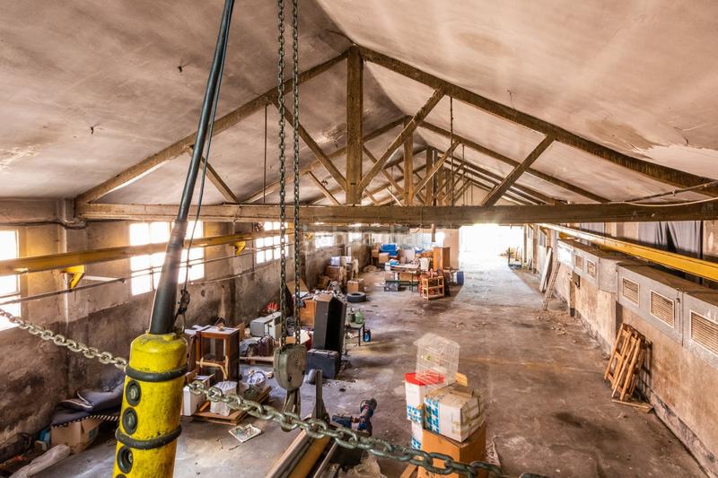 Foto bf3a80d5-d9eb-4d13-acc4-9c2c59fe6474. Fabrikhalle in Sant Llorenç Savall