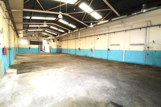 Nau industrial  Carrer pins roses. Nave industrial con 390m2 de espacio funcional