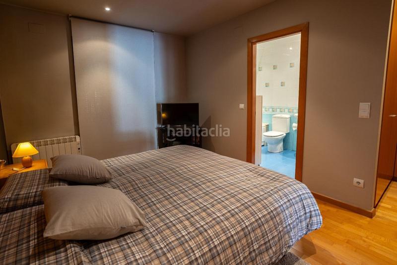 Foto 5b5a453e-ac2a-4304-b908-738d1fa83cc3. Casa adosada unifamiliar adosada centre en Carretera de Roses-Fossos Figueres