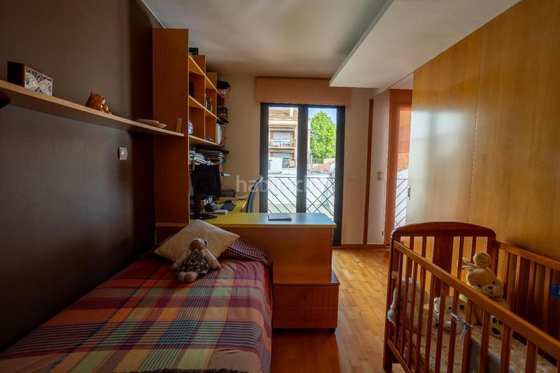 Foto ac90b3c6-e293-4c50-a7e0-d38074761460. Casa adosada unifamiliar adosada centre en Carretera de Roses-Fossos Figueres