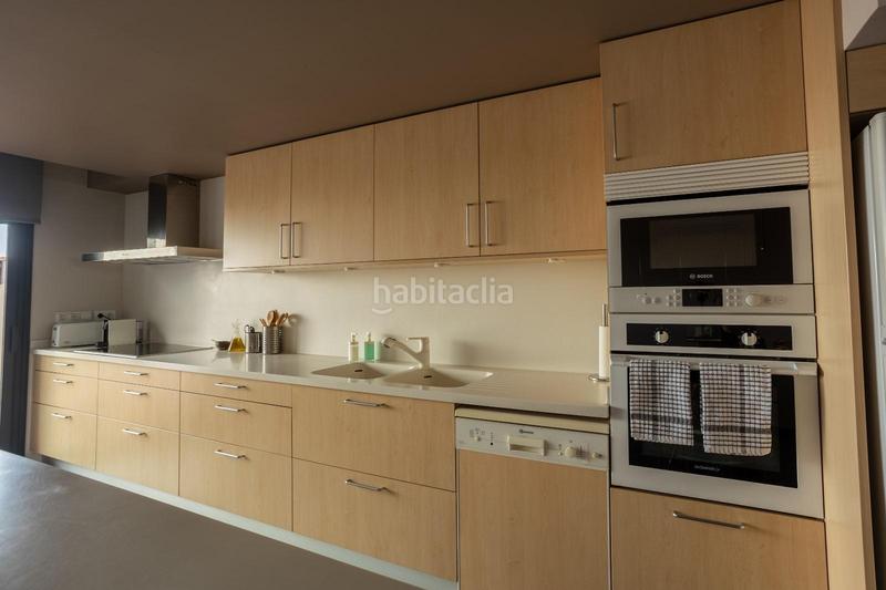 Foto ddad901b-0241-47a4-a349-7a6bd4a59901. Casa adosada unifamiliar adosada centre en Carretera de Roses-Fossos Figueres