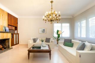 Casa adossada  Carrer carrer d'arnau de vilanova. Magnífica casa con patio y garaje en zona hostafrancs!