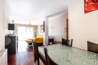 Piso  Carrer de beethoven. Piso cantonero totalmente exterior plaza de parking opcional