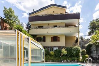 Chalet à Airesol. Xalet amb piscina i vistes espectaculars en castellar del vallés