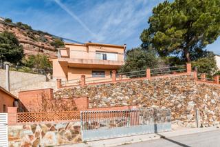 Casa in Sant Llorenç Savall. Espectacular casa 4 vents per entrar a viure amb parking