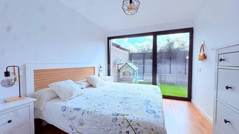 Foto eb58e85d-bc44-447f-a5a5-b48fdf87bc9d. Planta baixa amb calefacció aparcament piscina a Castellar del Vallès