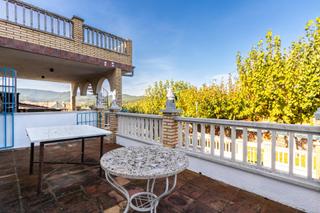 Casa a Sant Salvador de Guardiola. Casa luminosa con terraza y piscina comunitaria en sant salvador