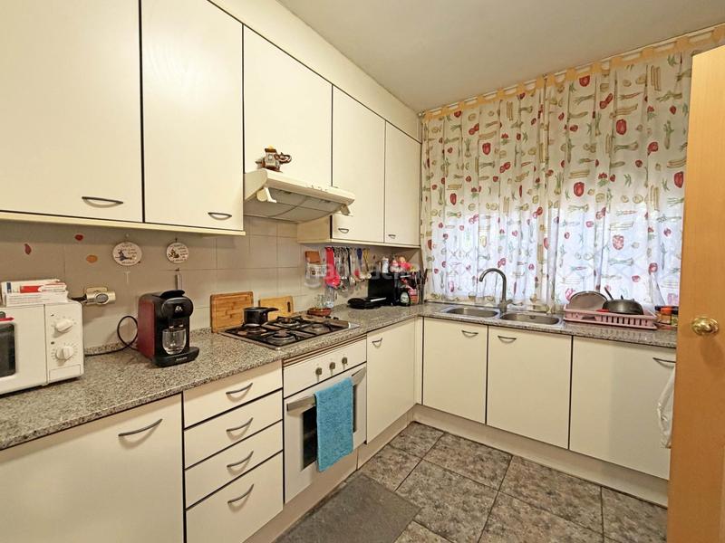 Foto ee6a2ddd-47aa-4cdd-a04c-a68e8ab349d8. Semi detached house with heating parking in Can Deu Sabadell