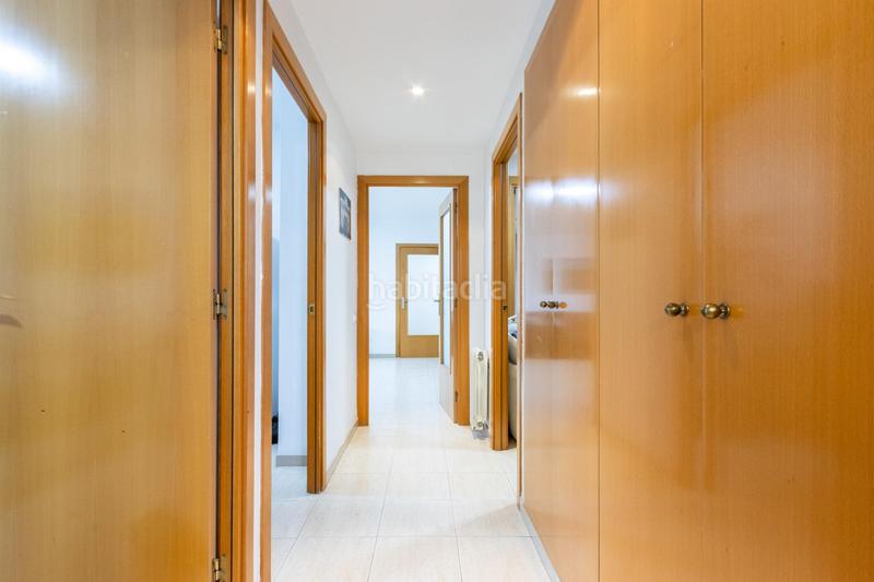 Foto 0af7158a-de35-4bd9-9b80-a966ec67c804. Piso  completamente exterior con plaza de parking en Badalona