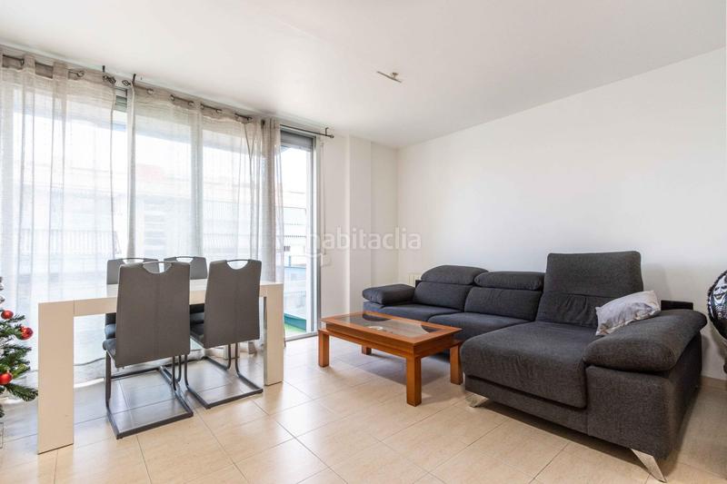 Foto 5a11b489-e552-490b-b2d1-328fb2b2f1e0. Piso  completamente exterior con plaza de parking en Badalona