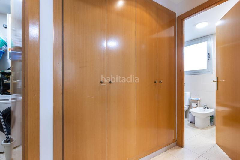 Foto a1aa99b9-4063-4a33-87e6-5f82bbc345bb. Piso  completamente exterior con plaza de parking en Badalona