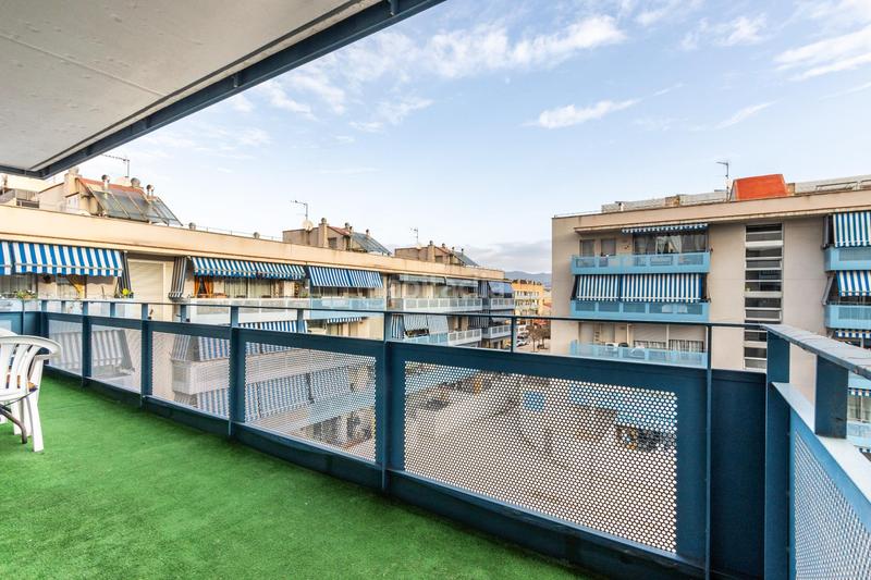 Foto ded84dd5-ee68-494a-9218-ddb5b79061dd. Piso  completamente exterior con plaza de parking en Badalona