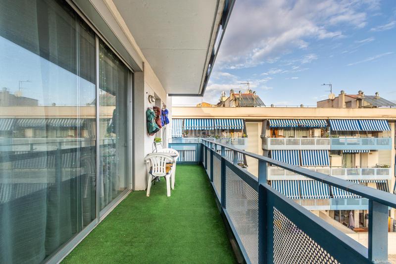 Foto fc5a2e41-6c5a-46c9-9695-a345039ca671. Piso  completamente exterior con plaza de parking en Badalona