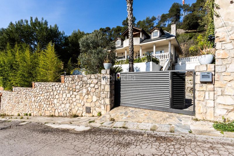 Foto 0240b6c4-8963-4398-b4e2-a727a629e4b9. Casa amb aparcament a Corbera de Llobregat