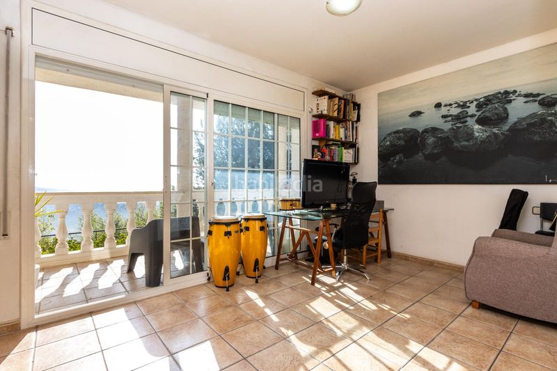 Foto 550f65d3-8f87-4ceb-b07b-5764be9f3c04. Casa amb aparcament a Corbera de Llobregat