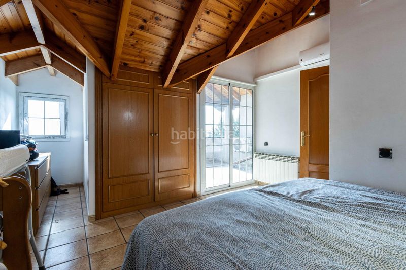 Foto bcff07d1-1a7f-4fe1-955f-228298133324. Casa amb aparcament a Corbera de Llobregat