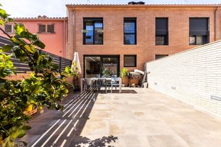 Casa a Sant Lloren� Savall. Casa seminova passive house amb garatge i jard�