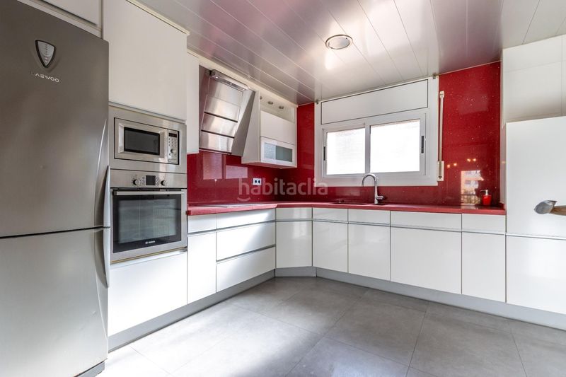 Foto 168923ca-3626-4bd7-8914-e06e11c2211e. Casa adossada amb calefacció aparcament a Polinyà
