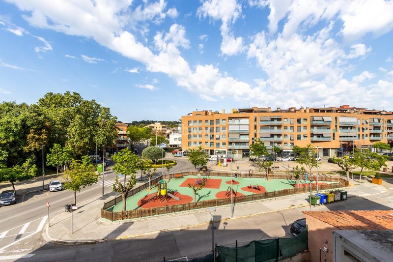 Foto 1ff89f59-2486-45de-9d9f-850d412b2aa5. Casa adossada amb calefacció aparcament a Polinyà