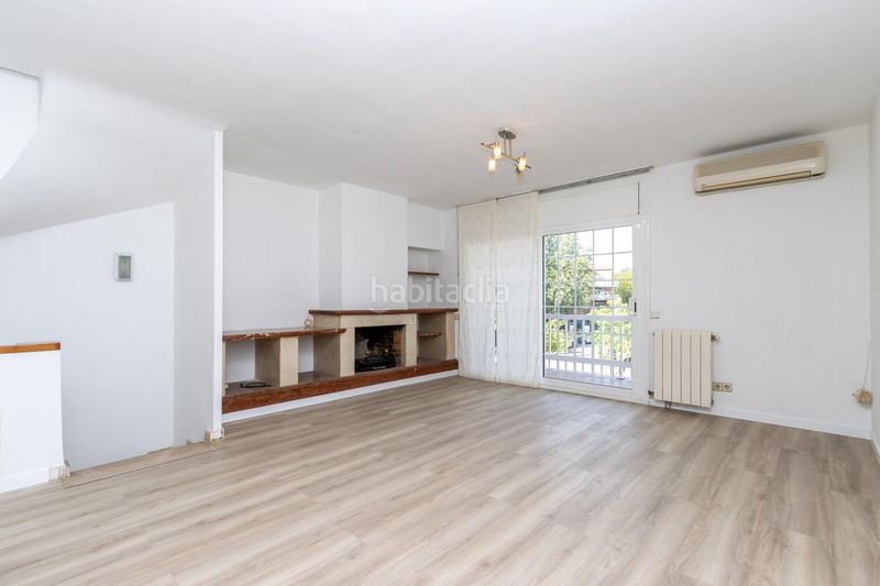 Foto 50f68104-6a77-47f0-82a4-9c299cf81e72. Casa adossada amb calefacció aparcament a Polinyà
