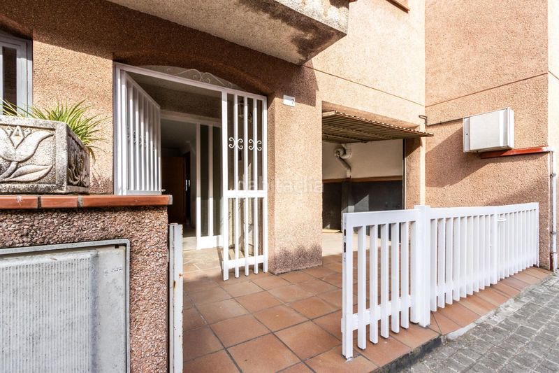 Foto a3acb4fd-8704-45e3-a203-5b19fe0112d5. Casa adossada amb calefacció aparcament a Polinyà