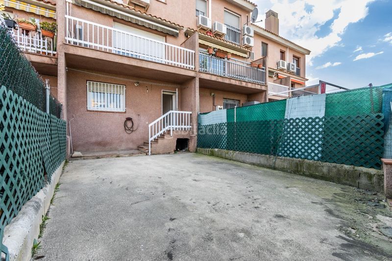 Foto dbd9bee8-1d8c-471a-85b8-9a1ae1e524f8. Casa adossada amb calefacció aparcament a Polinyà