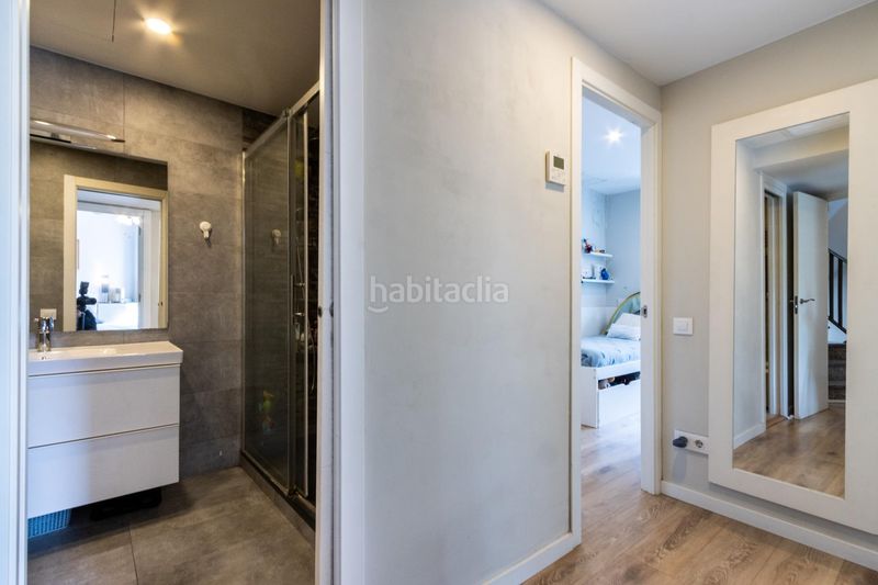 Foto 4bc83399-8d00-4484-bf0b-4f5b66b1d17f. Casa amb calefacció aparcament a Gràcia Sabadell
