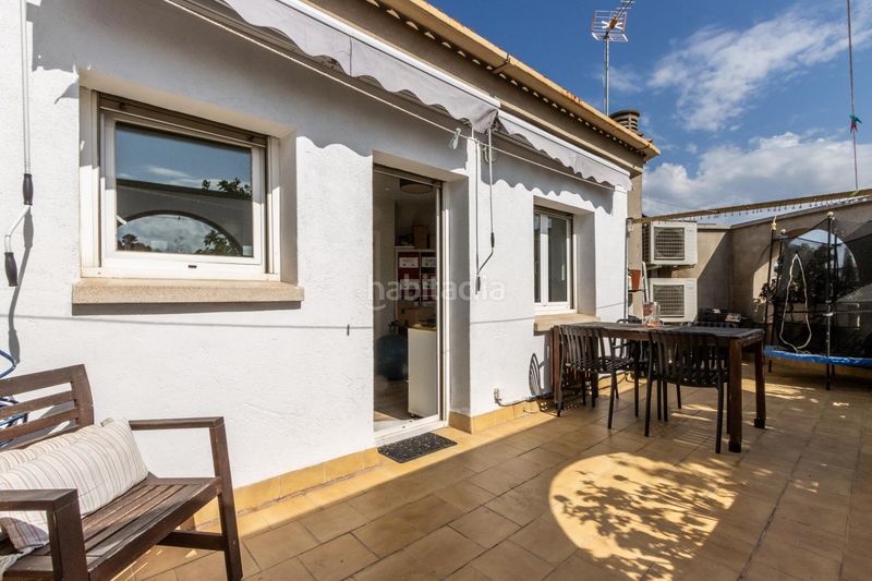 Foto c738761d-f3b6-41da-8e91-10e8a3c926a2. Casa amb calefacció aparcament a Gràcia Sabadell