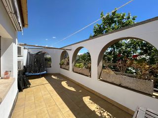 Haus  Carrer de la reina elionor. Casa con ascensor, garaje para 2 coches y terraza junto a estaci